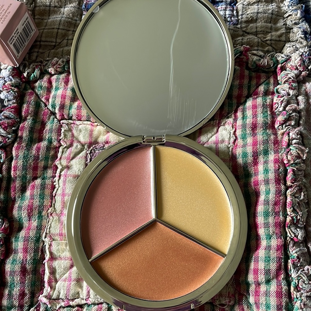 Iconic London Dewy Glow Highlight